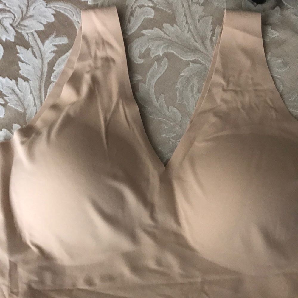 True & Co 16802 body V-neck bralette bra beige